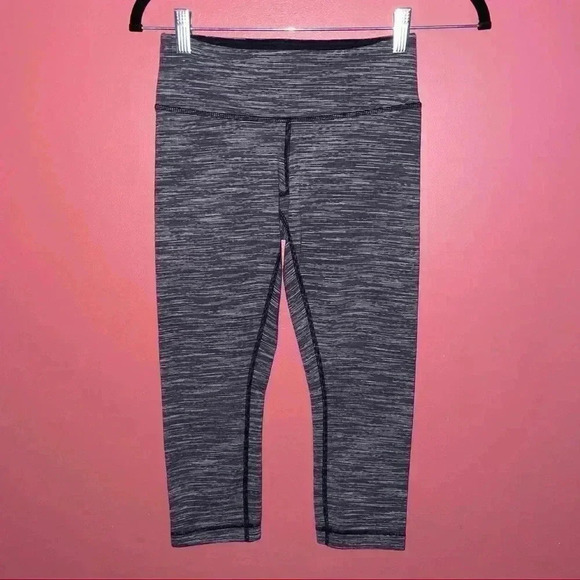 Lululemon Capris Pants - Picture 1 of 8